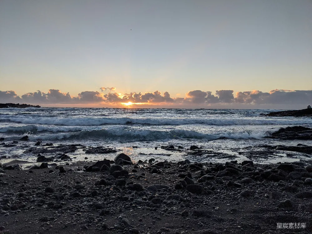 高清摄影 海边的日落正在落下海洋之上