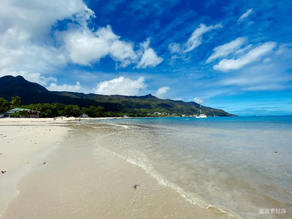 高清摄影 自然 旅行 一个有帆船的海滩