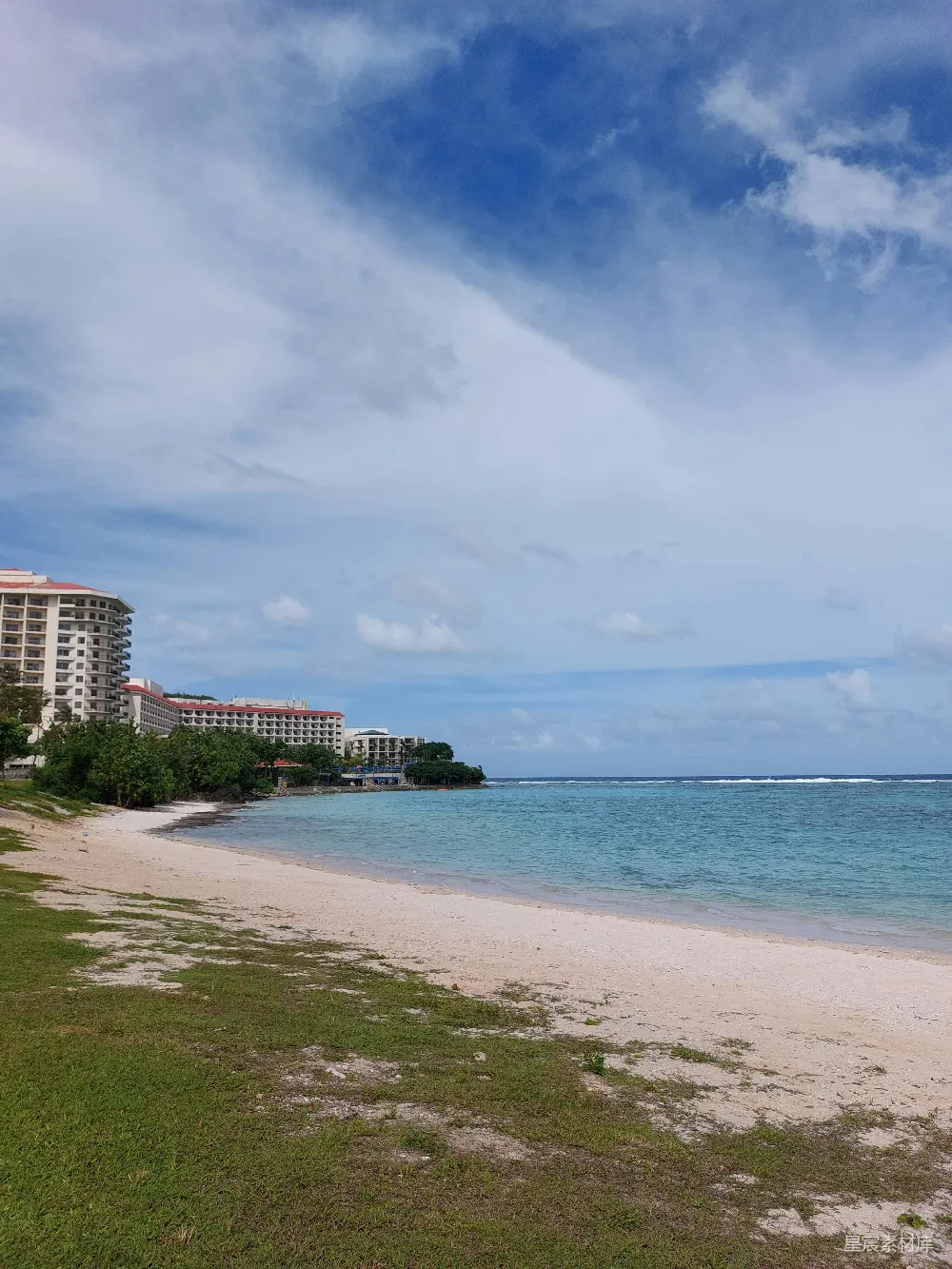 高清摄影  背景中有建筑物的海滩