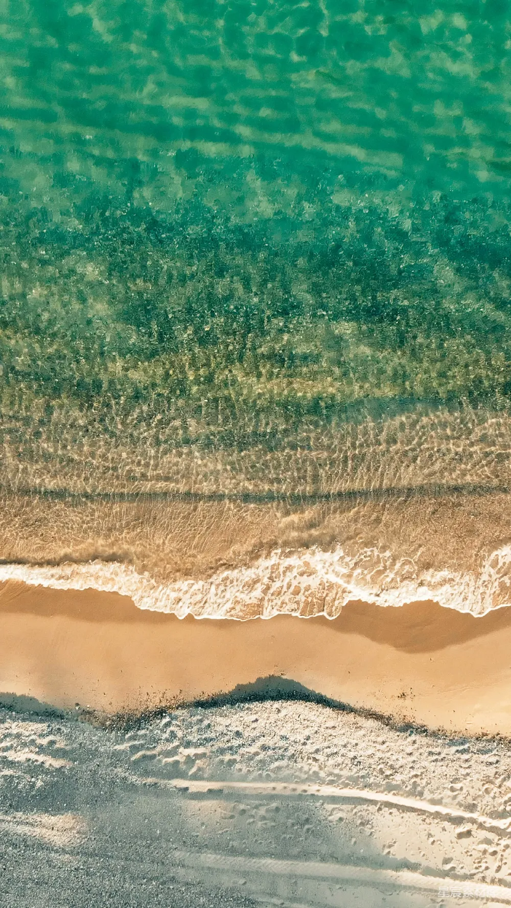 高清摄影 一片沙滩和海洋的空中俯视画面