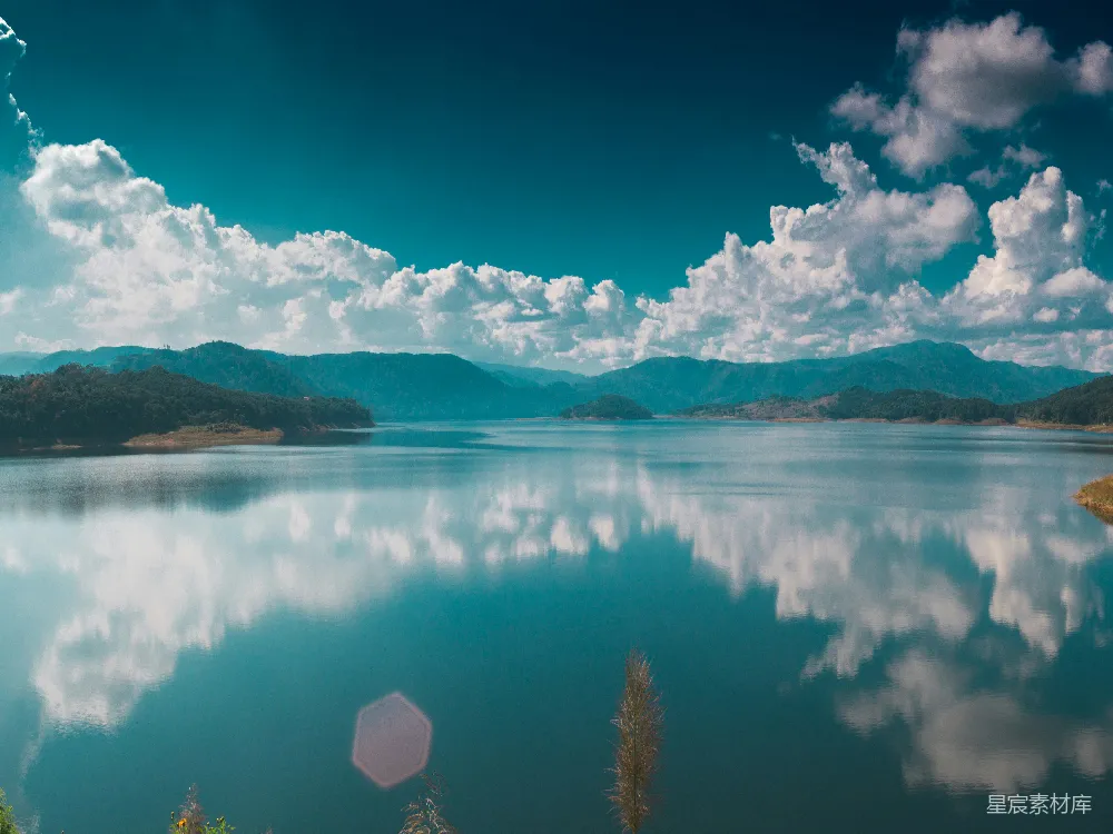 高清摄影 湖山之上的蓝天