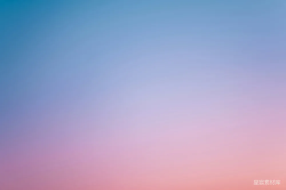 高清摄影 粉蓝相间的天空中点缀着几朵云。