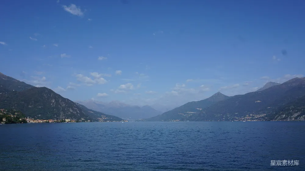 高清摄影 背景中有山的水域