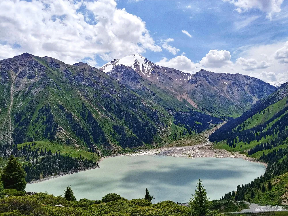 高清摄影 白蓝天空下波拉特湖的白天景色