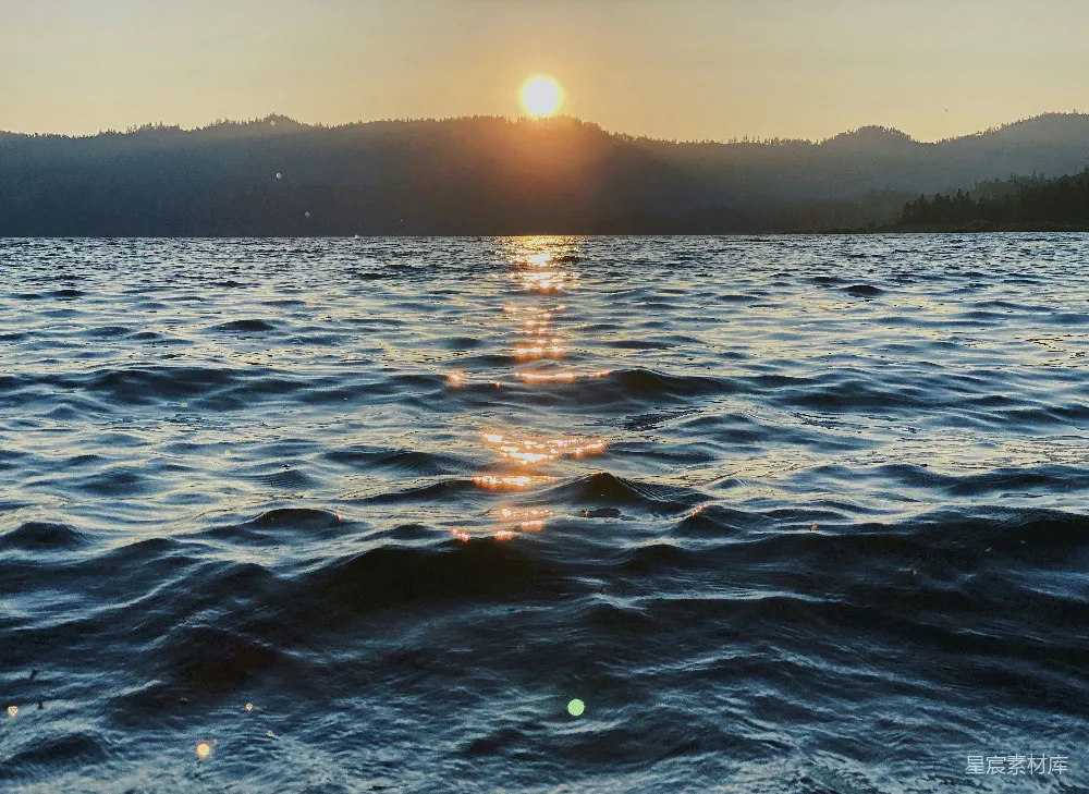 高清摄影 夕阳下的水面