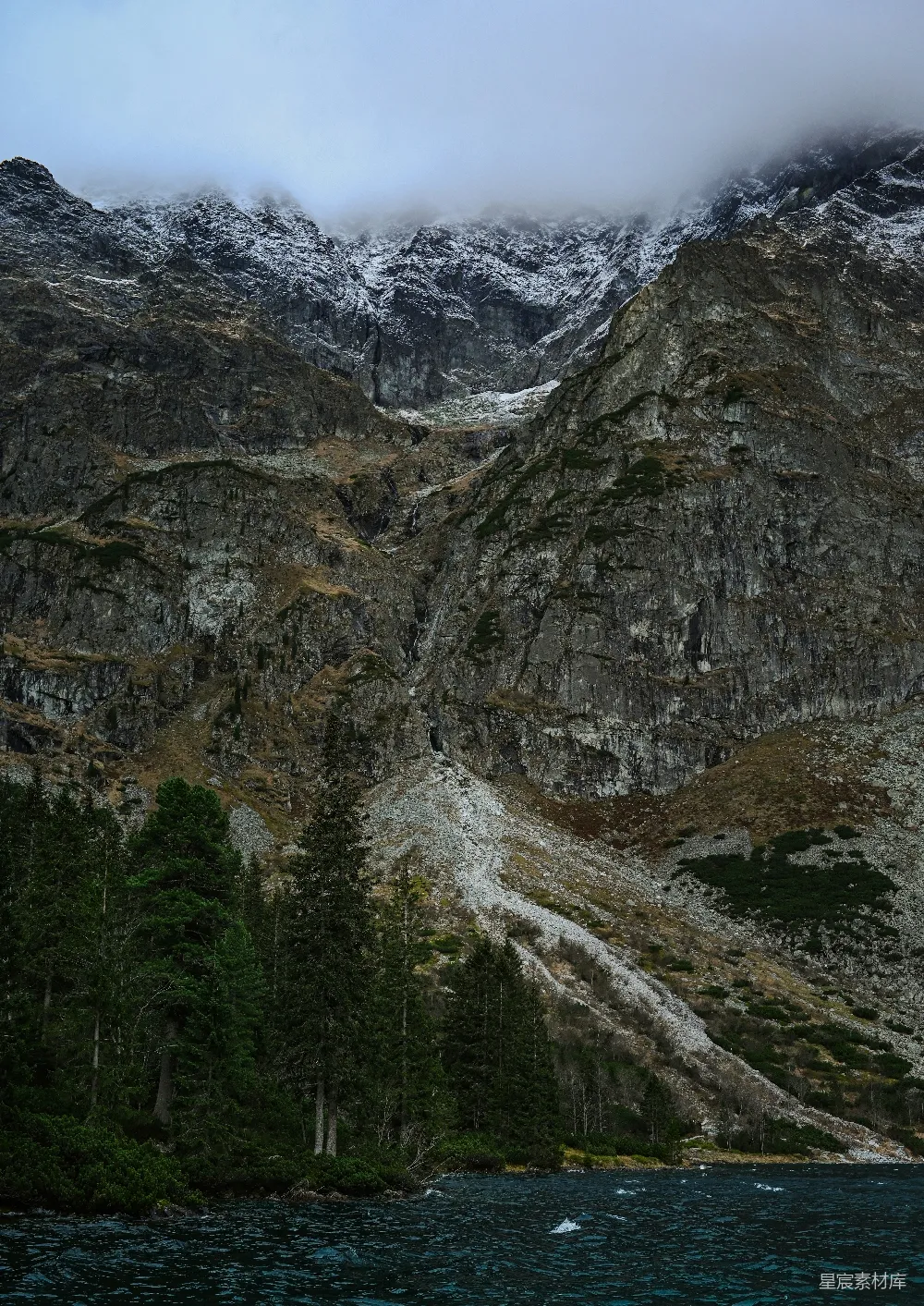 高清摄影  山顶有雪的山峰