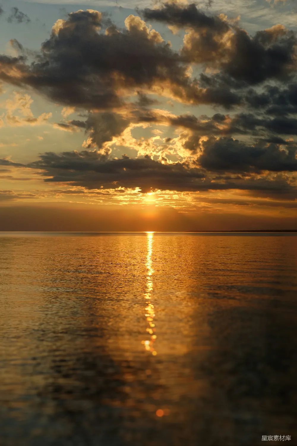 高清摄影 夕阳下的水域