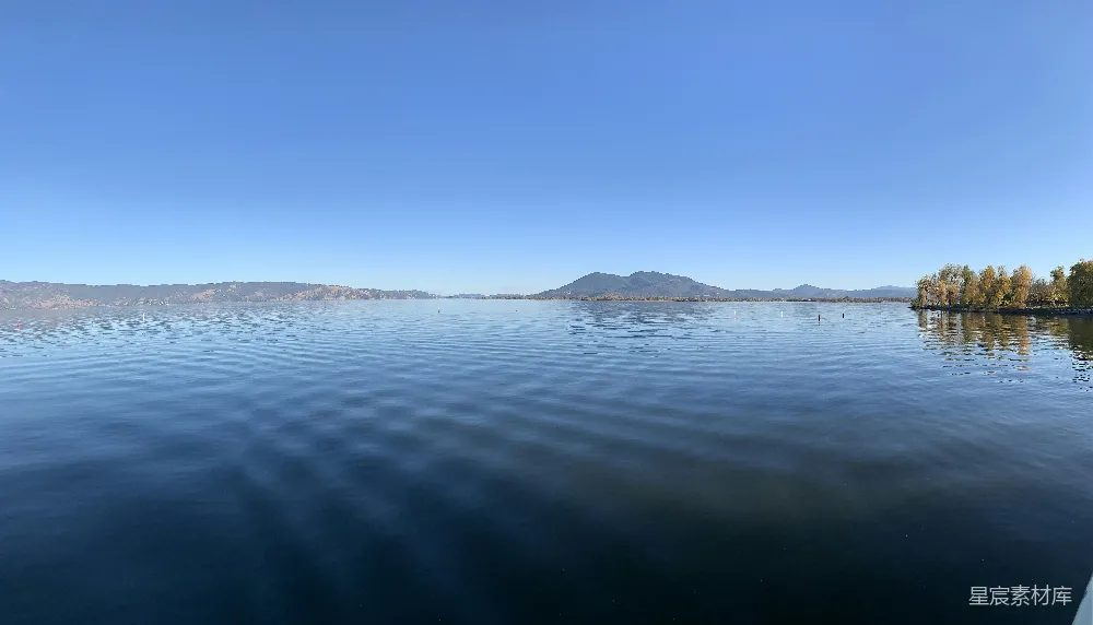 高清摄影 河面的平静水波