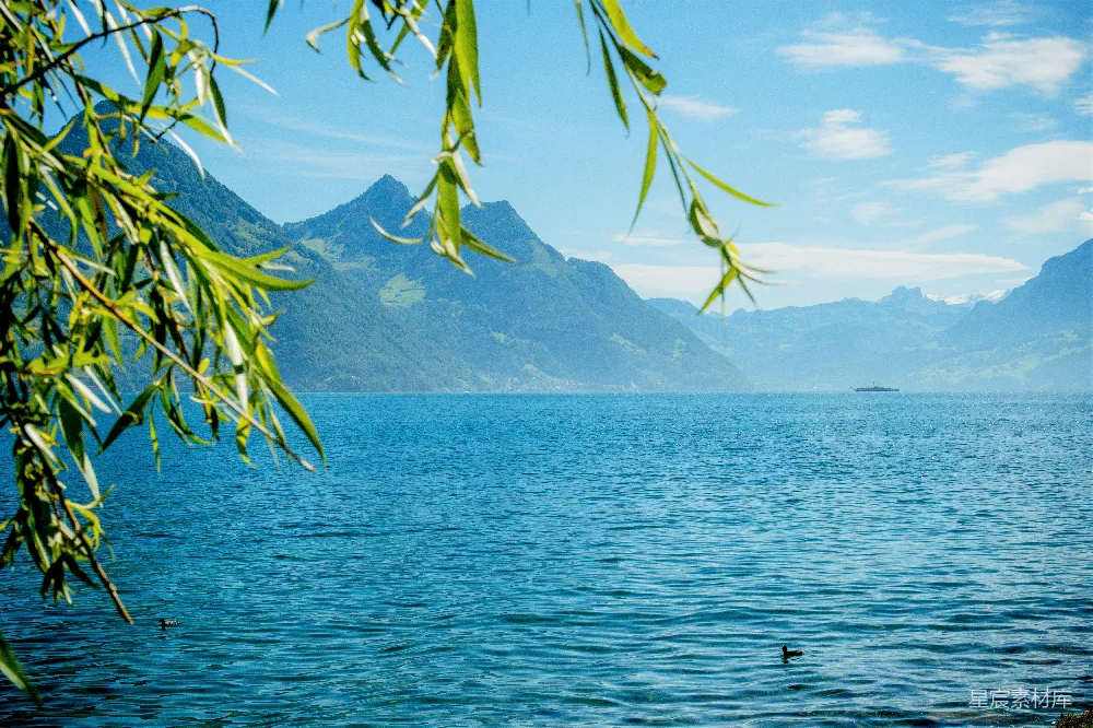高清摄影 山间白天的水域