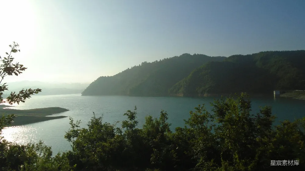 高清摄影 山 near 水体
