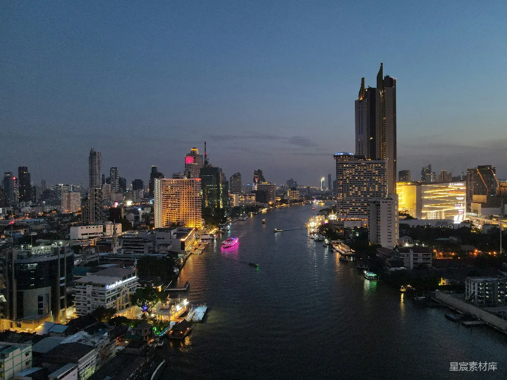 高清摄影  一条河流贯穿其中的城市