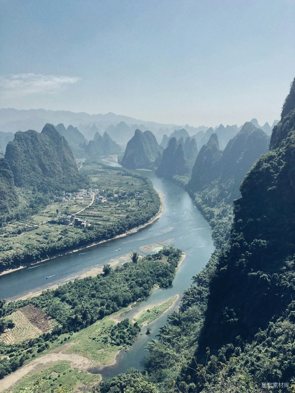 高清摄影 水边的树木