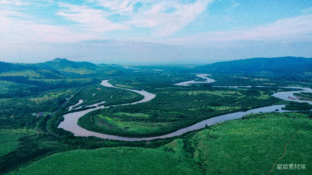 高清摄影 一条河流穿越一片翠绿的乡村 landscape