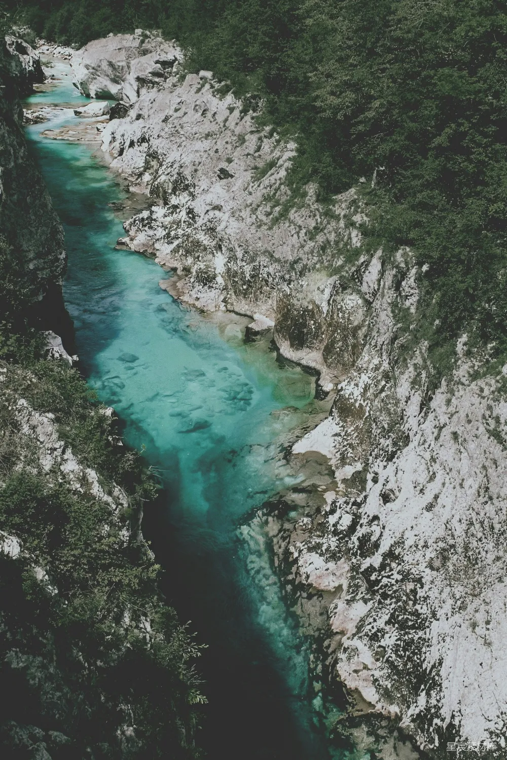 高清摄影 有瀑布的河流