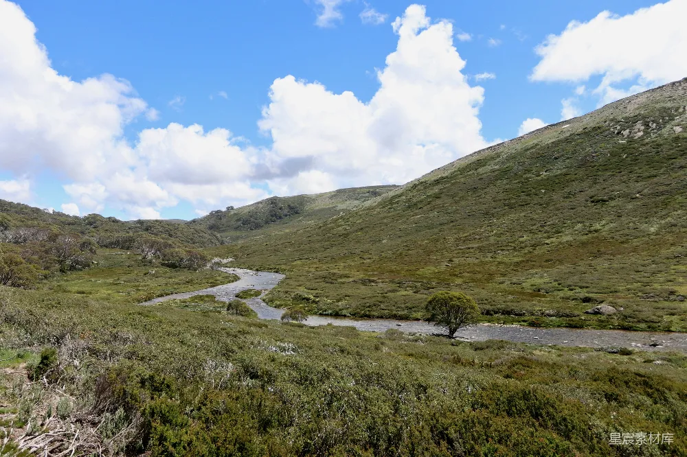 高清摄影 山间蜿蜒小路的美景