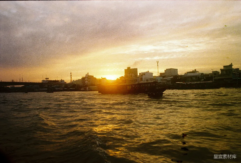 高清摄影 夕阳下的平静海洋