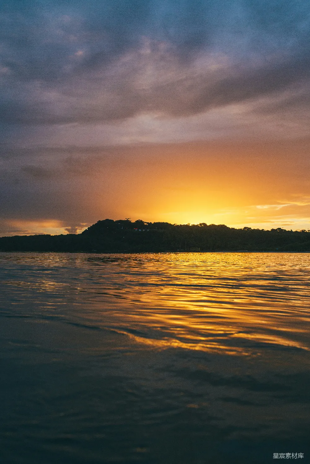高清摄影 夕阳下的水域