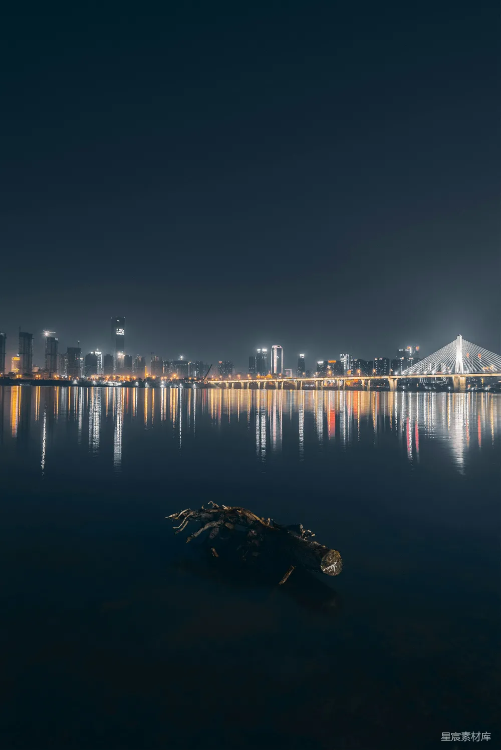 高清摄影 城市在夜间亮起了灯火