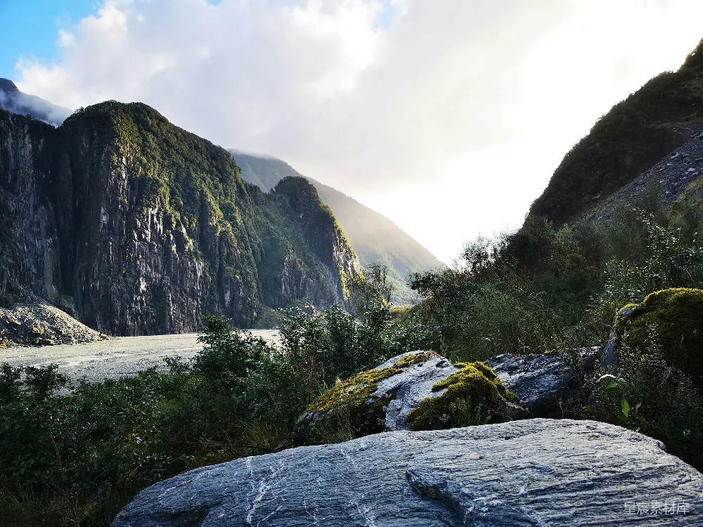 高清摄影  灰岩山峰
