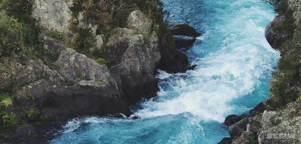 高清摄影 河流与岩石峭壁