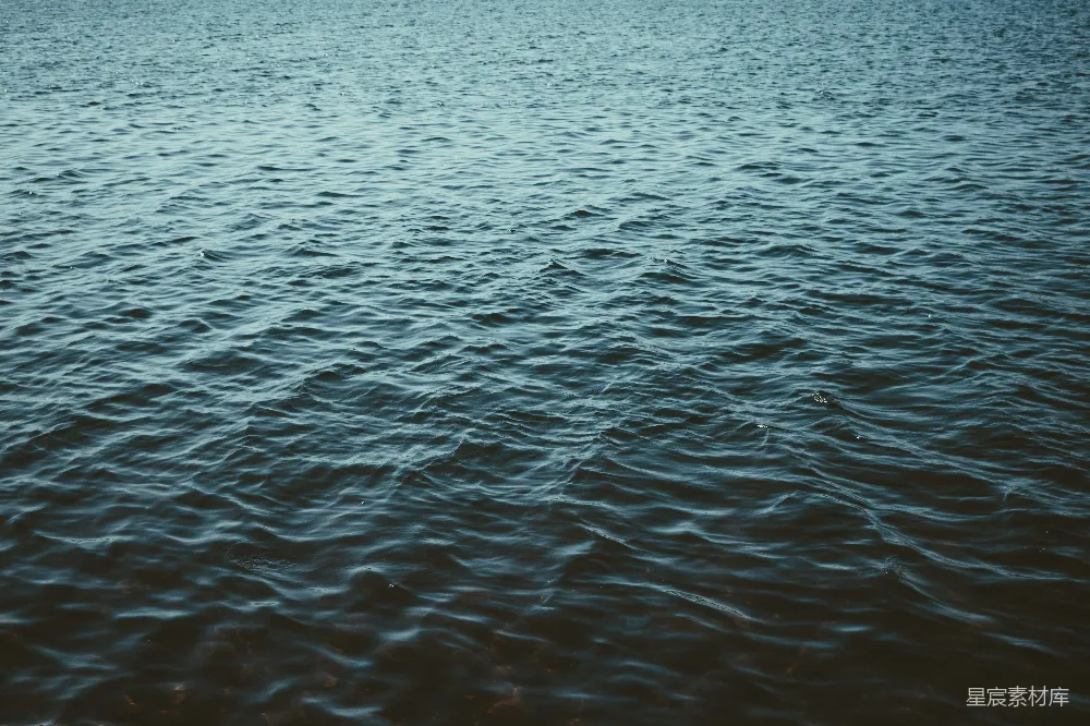高清摄影 白天的平静水域
