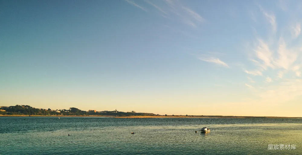 高清摄影 海滩上的人在白天