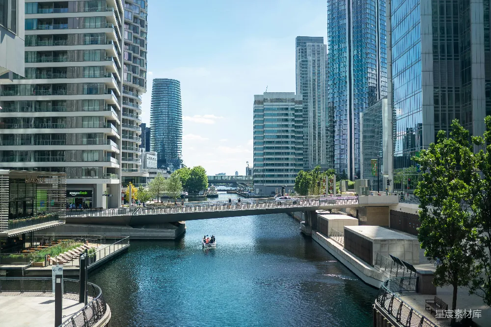 高清摄影 有桥和建筑的河流