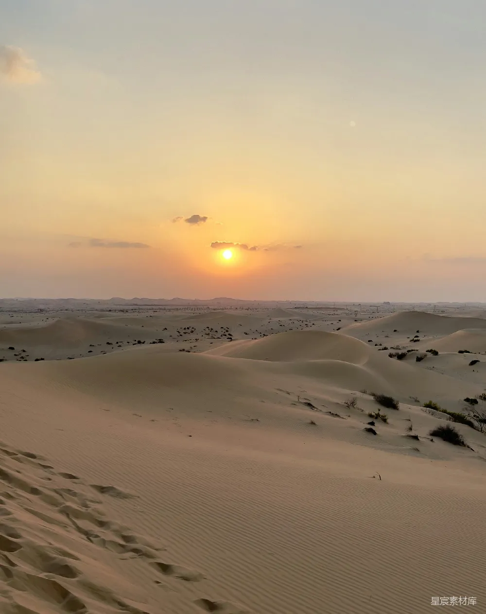 高清摄影 夕阳西下在沙丘之上