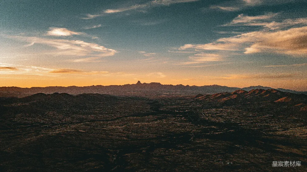 高清摄影 山峦之上，夕阳西下