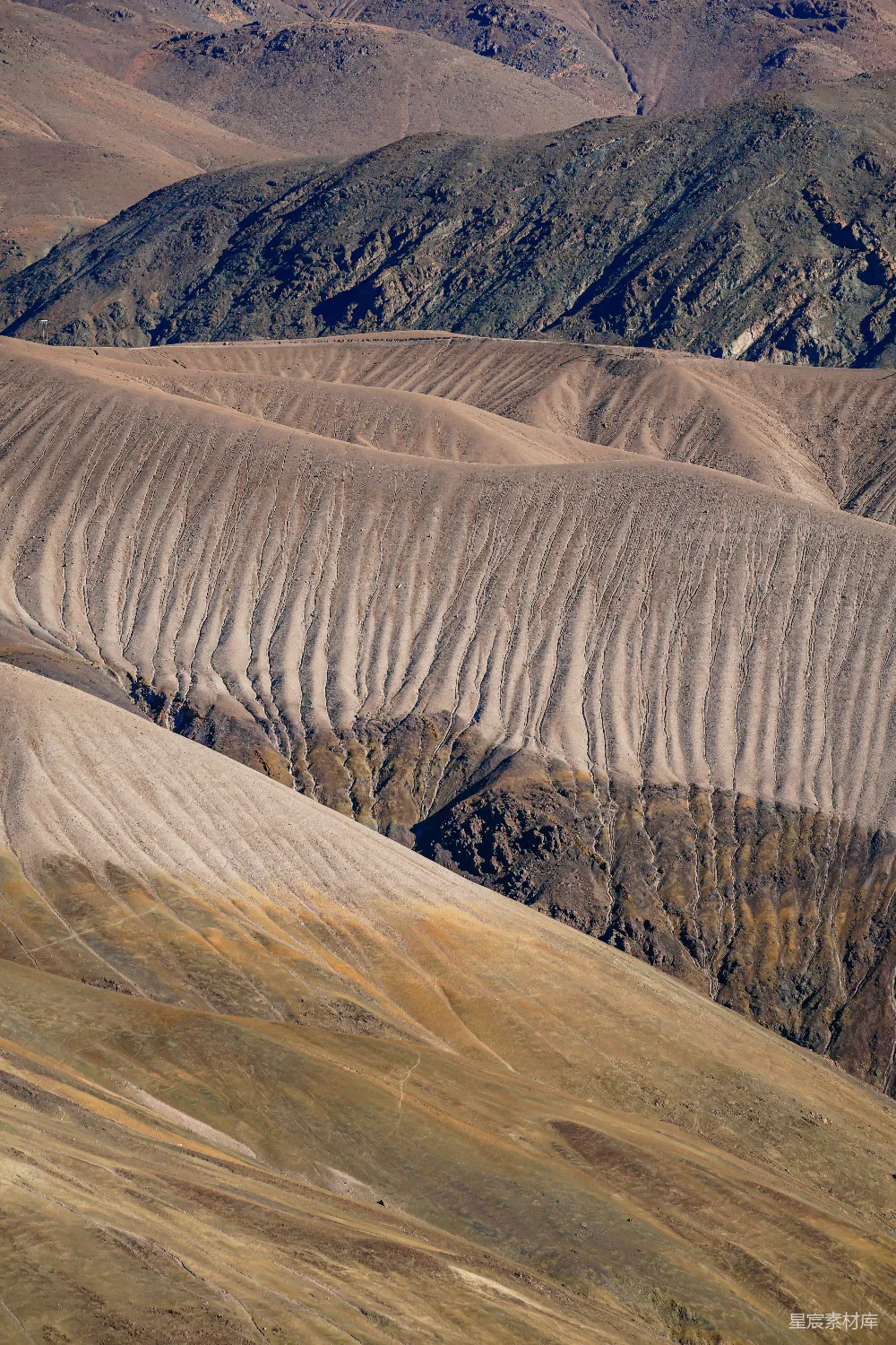 高清摄影 沙漠中的一片山峦美景