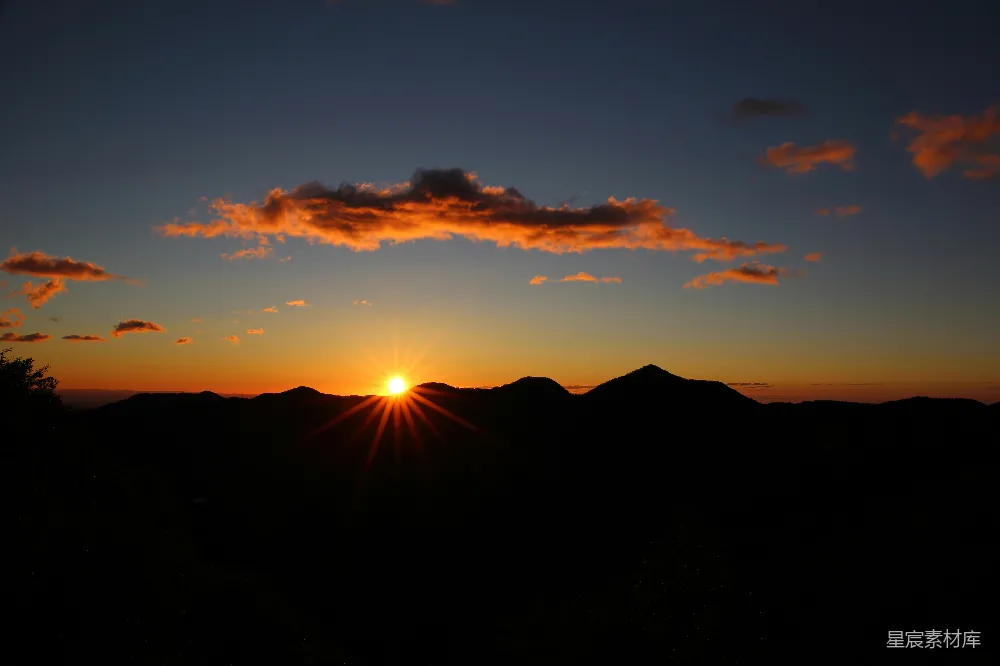 高清摄影 夕阳下的山脉