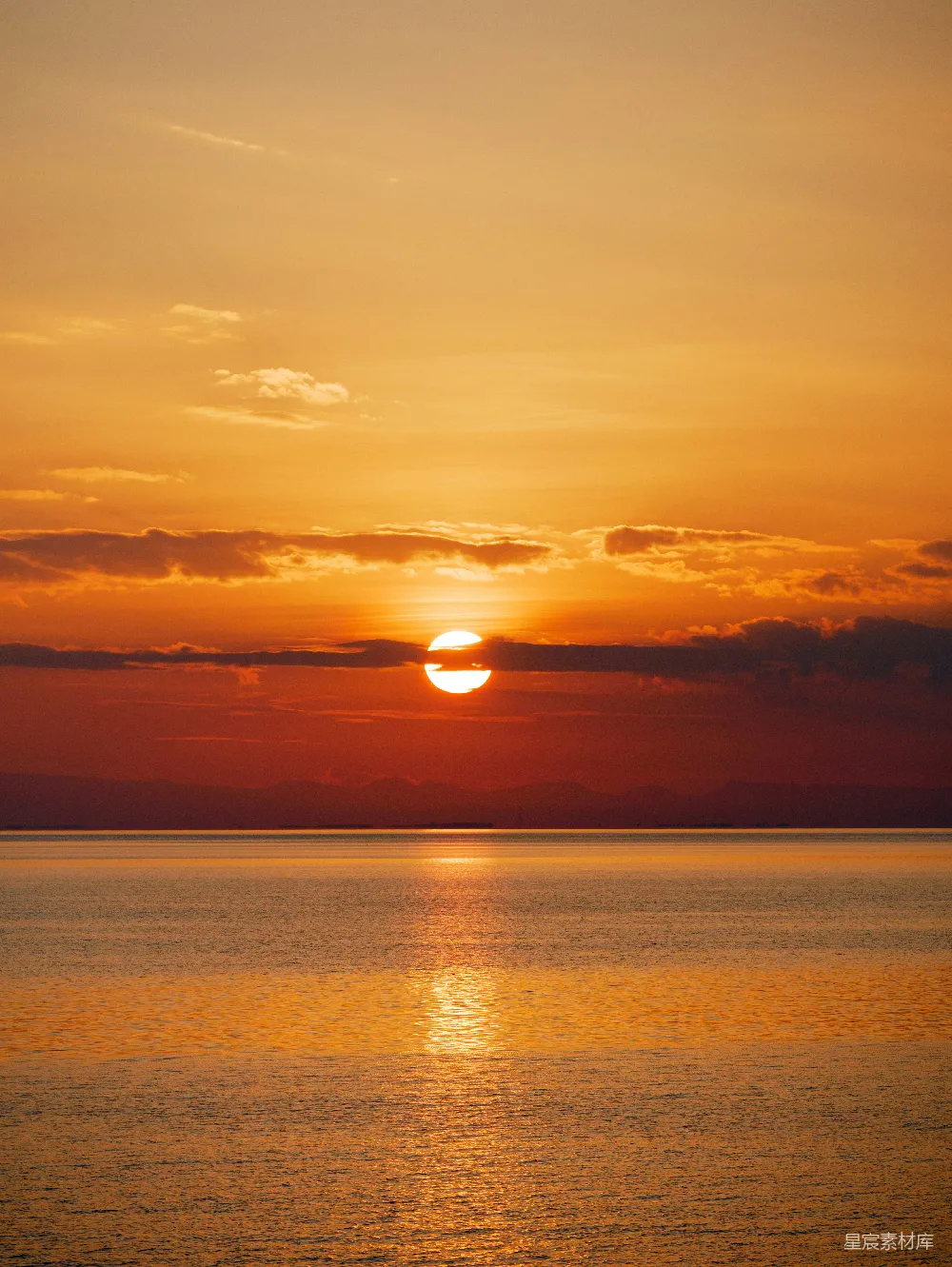 高清摄影 夕阳下的水域