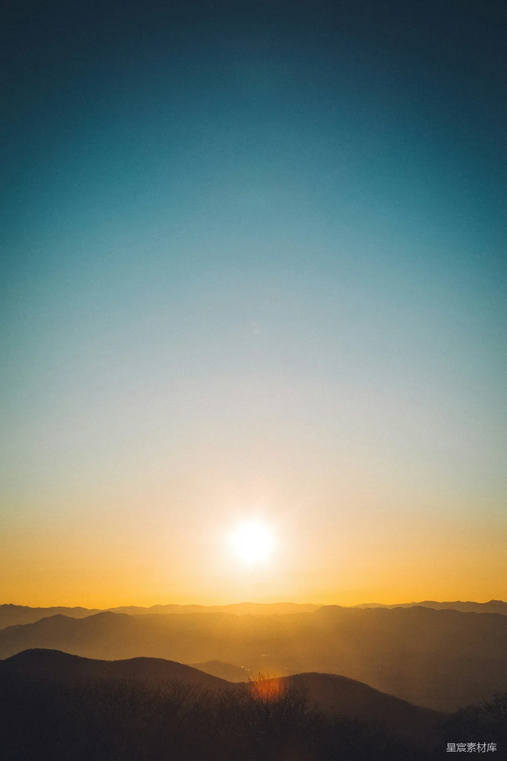 高清摄影  黄昏时分山峦的轮廓影象