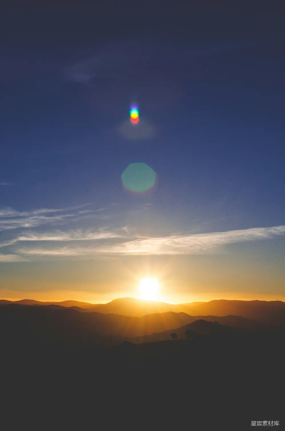 高清摄影 夕阳下的山影