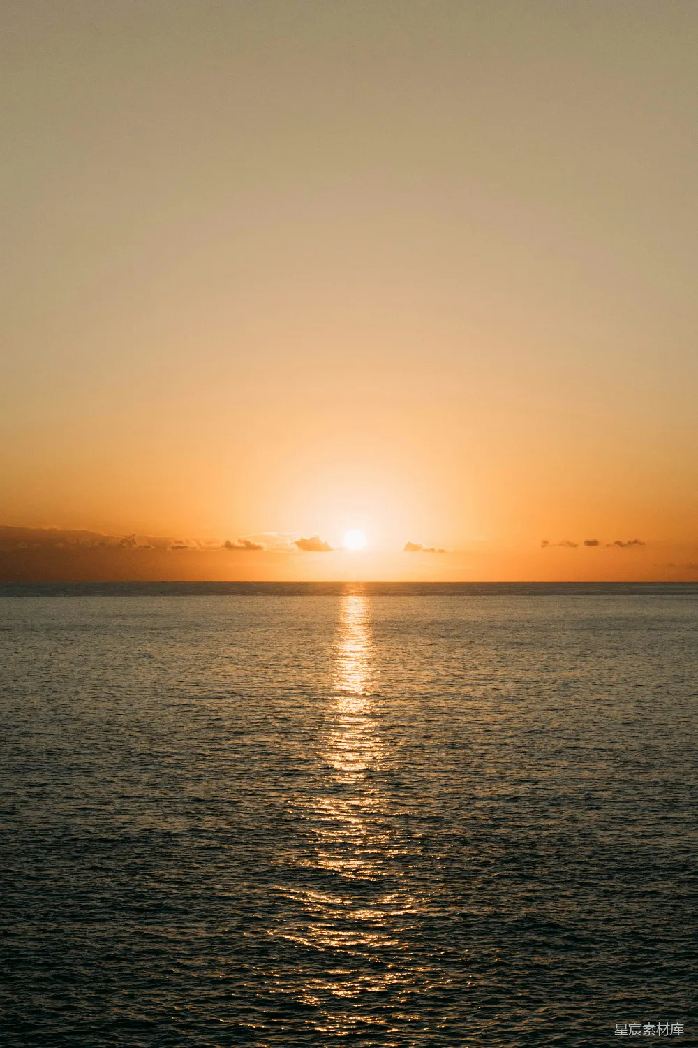 高清摄影 夕阳下的水域
