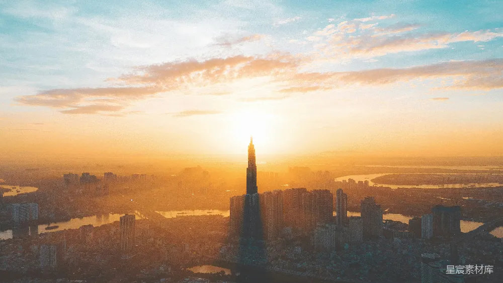 高清摄影 城市黄昏时分的天际线与阴云天空的照片或景象