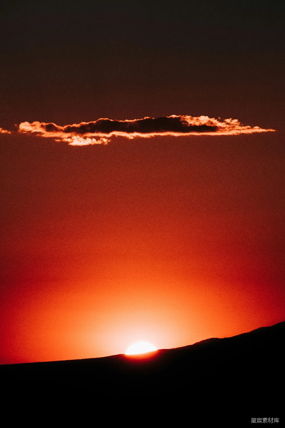 高清摄影 夕阳时分云彩的轮廓摄影