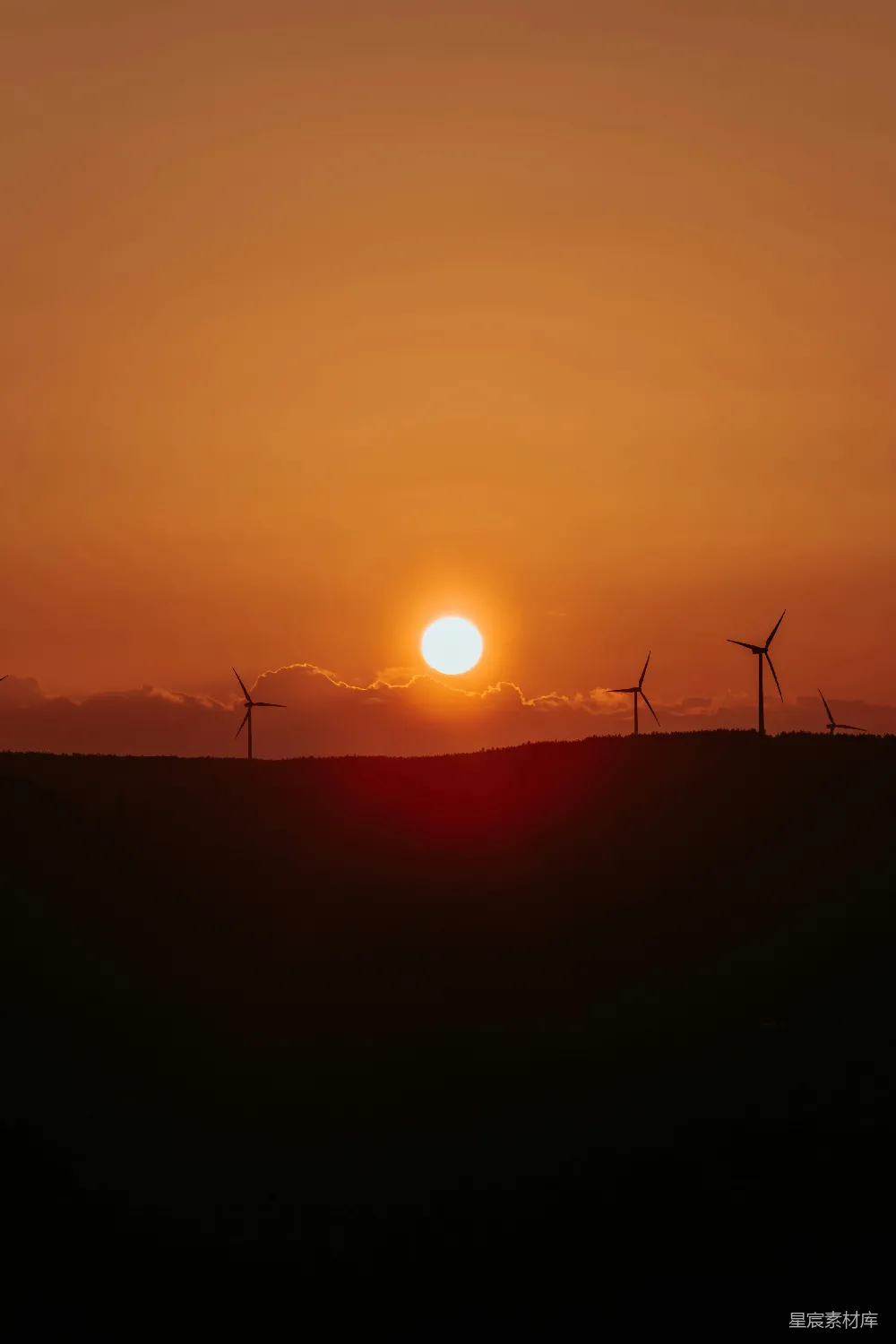 高清摄影 夕阳下的风车轮廓