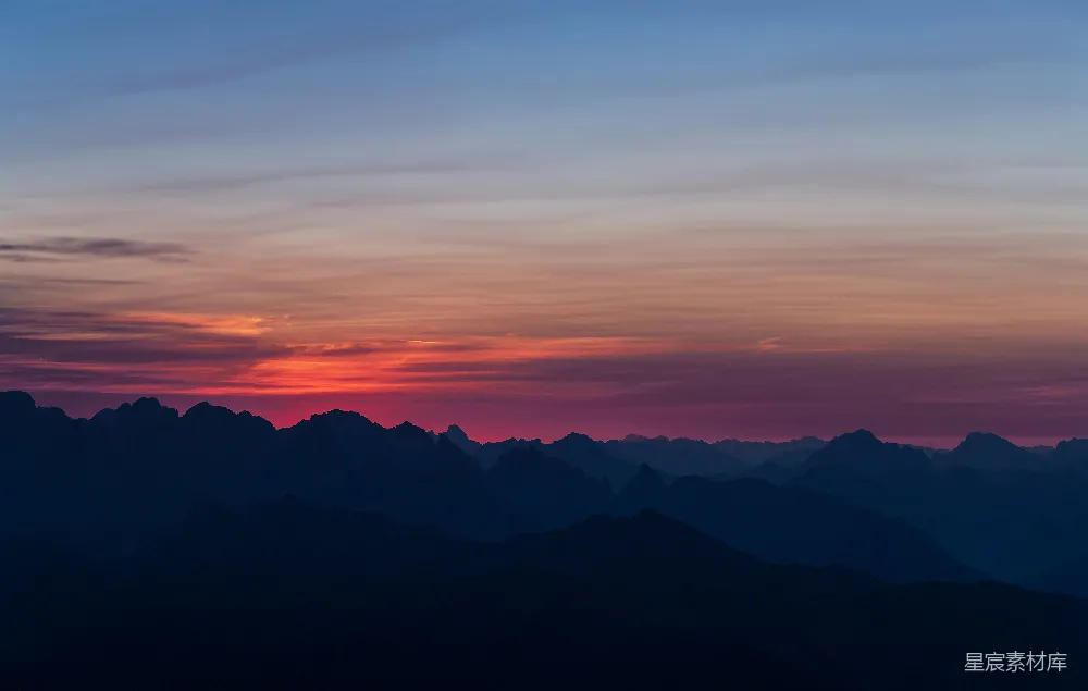高清摄影 夕阳下的山影