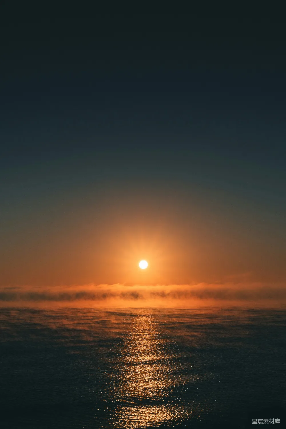 高清摄影 夕阳下的水面