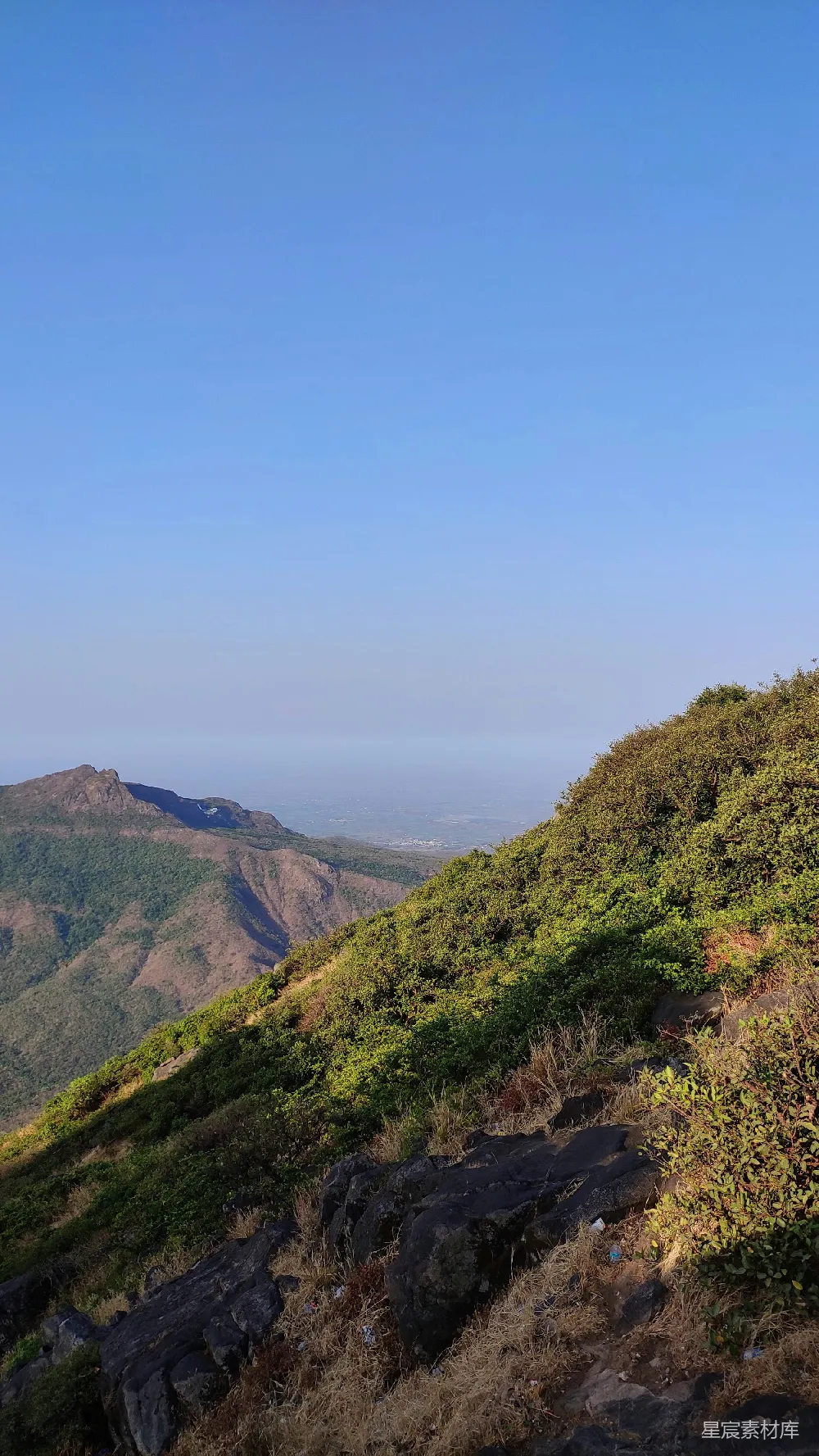 高清摄影 一幅山水树木的风景画