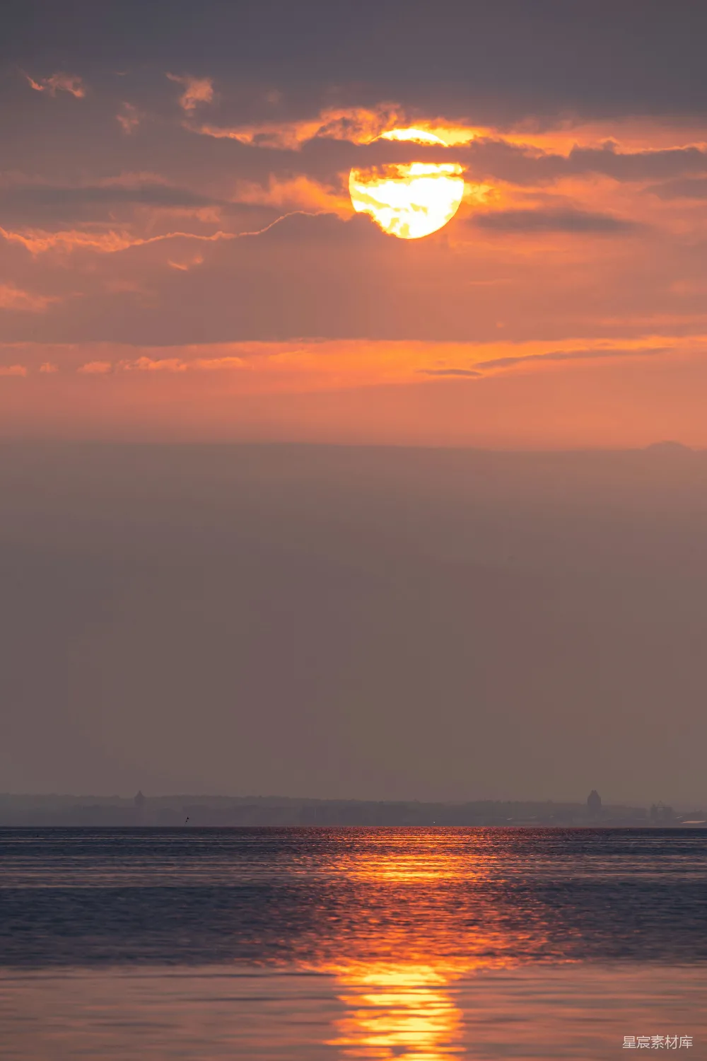 高清摄影 夕阳下的水域