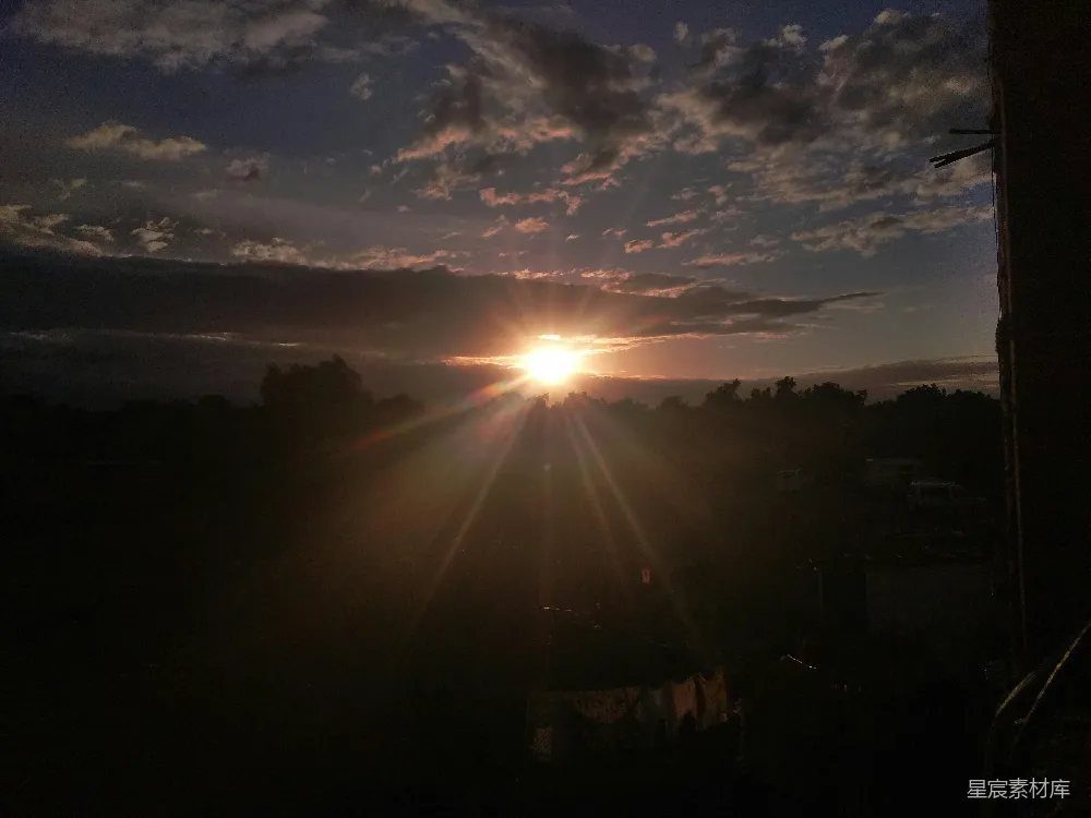 高清摄影 低角度拍摄的阳光 rays