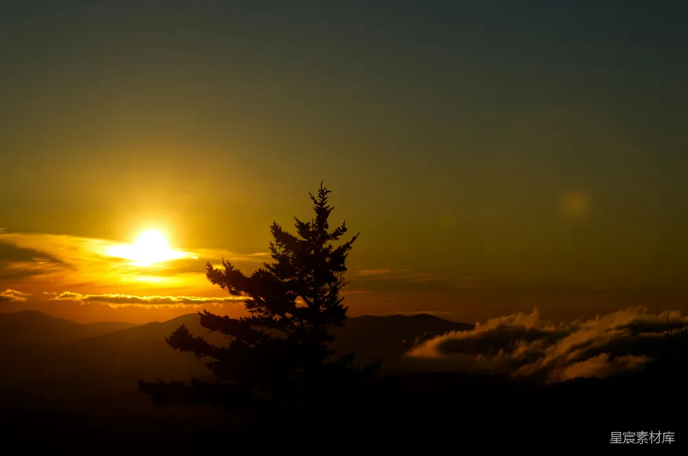 高清摄影 山峦之上夕阳西下
