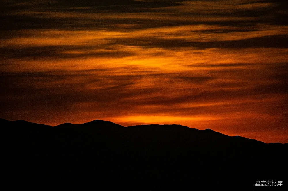 高清摄影 夕阳下的山影