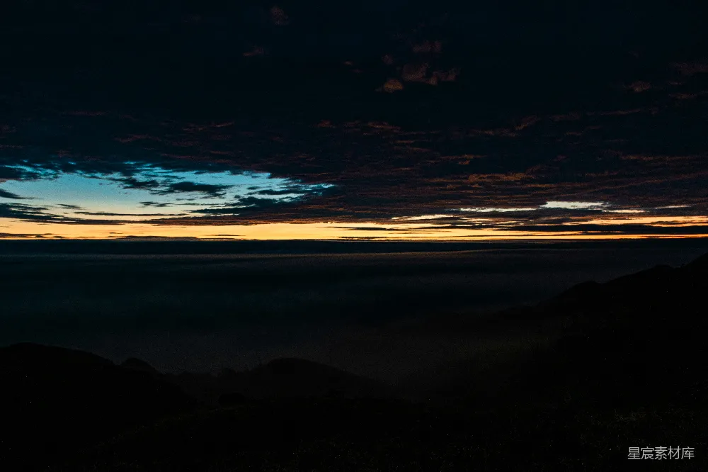 高清摄影 山顶上俯瞰天空和云层的景象