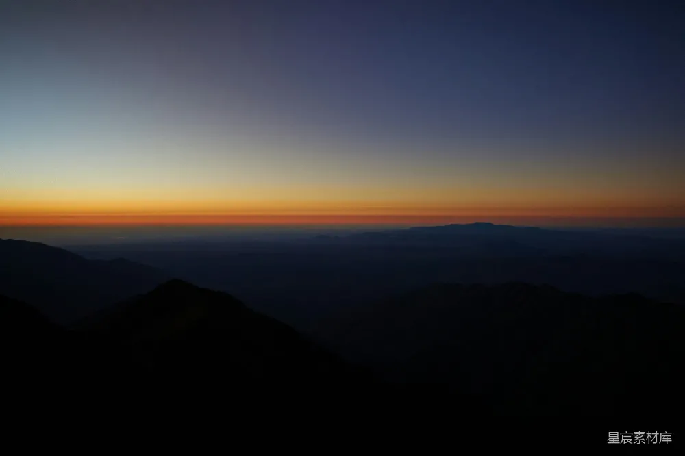 高清摄影 夕阳下山脉的景色