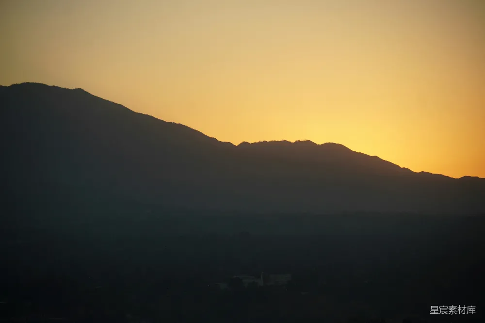高清摄影 山峦之上夕阳西下