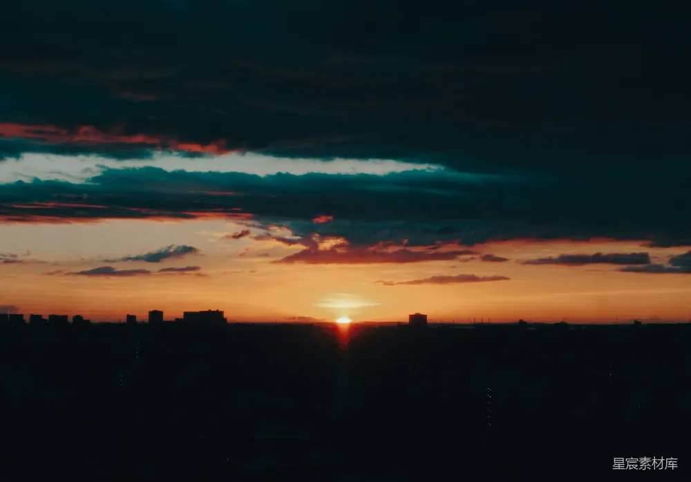 高清摄影  夕阳西下，城 skyline尽收眼底。