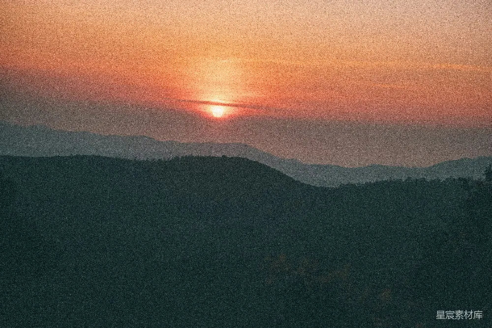 高清摄影 夕阳下的山影